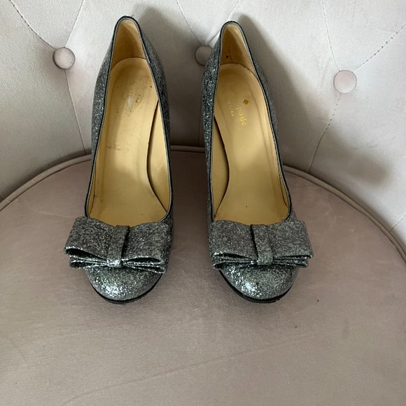 kate spade Krysta silver pewter metallic bow heels pumps shoes size 6.5 - Picture 2 of 15